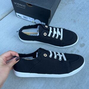 Vionic Pismo Sneakers
